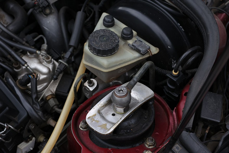 Спорт, британский мотор и активная подвеска: опыт владения Mercedes-Benz 190E 2.5-16 Cosworth