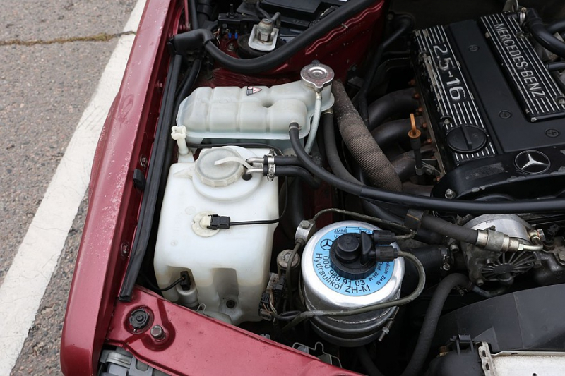 Спорт, британский мотор и активная подвеска: опыт владения Mercedes-Benz 190E 2.5-16 Cosworth
