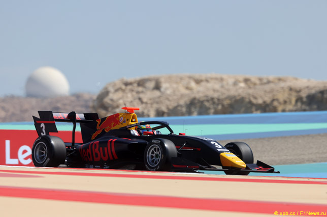Формула 3: Арвид Линдблад выигрывает первую гонку сезона